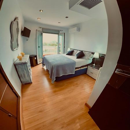 Red House Bed & Breakfast Llucmajor  Εξωτερικό φωτογραφία