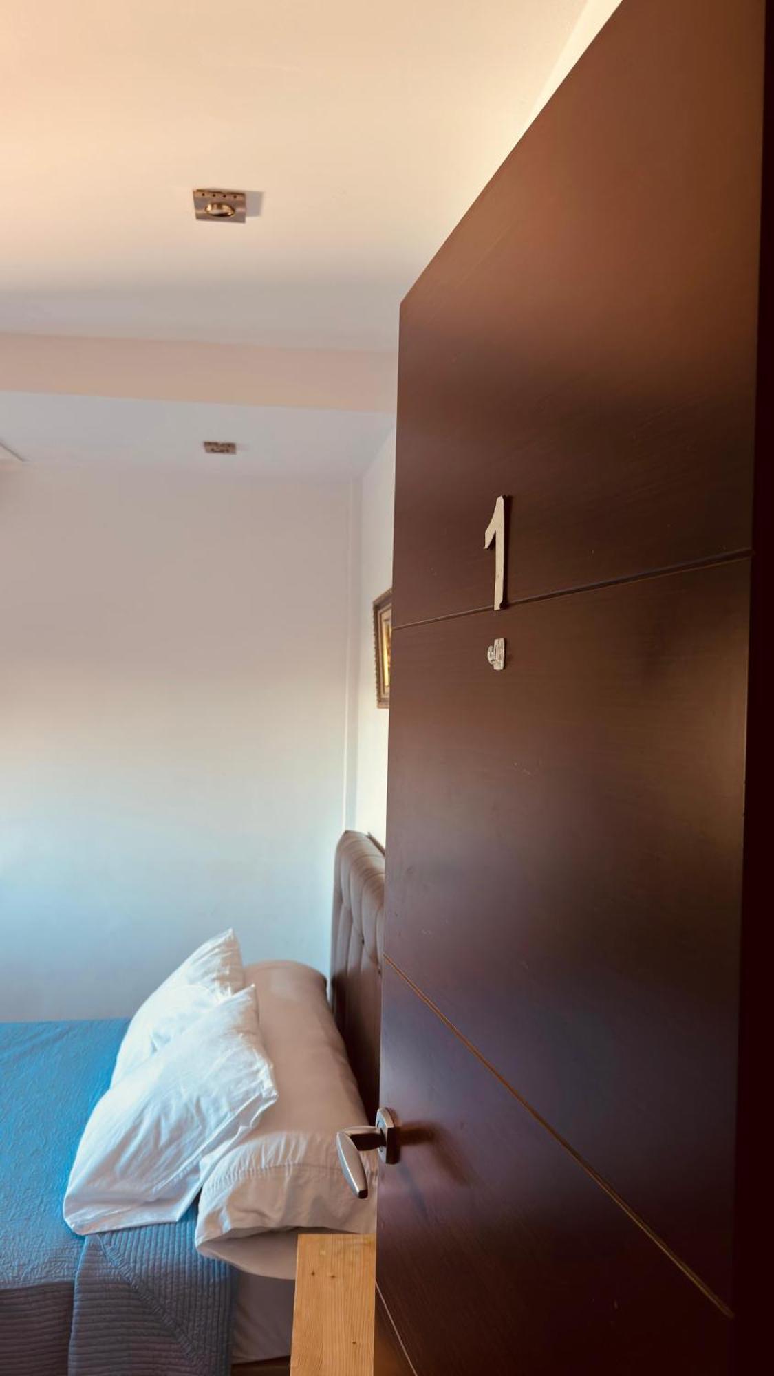 Red House Bed & Breakfast Llucmajor  Δωμάτιο φωτογραφία
